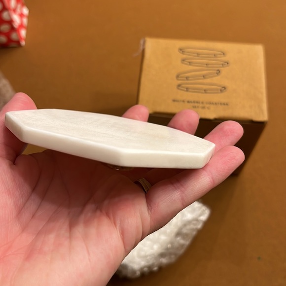 Set of 4 Marble White Coasters - Picture 4 of 5